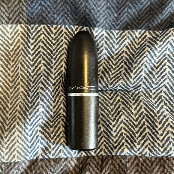 MAC Lipstick - Brick-O-La - Picture 1 of 3
